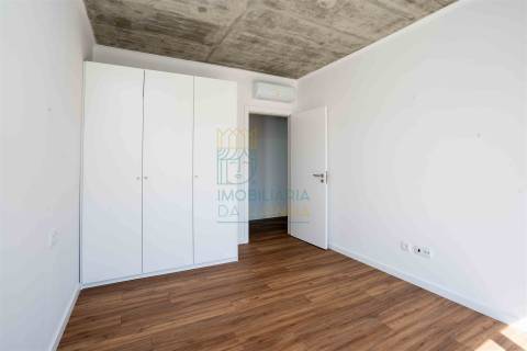 Moradia T5 com piscina e jardim