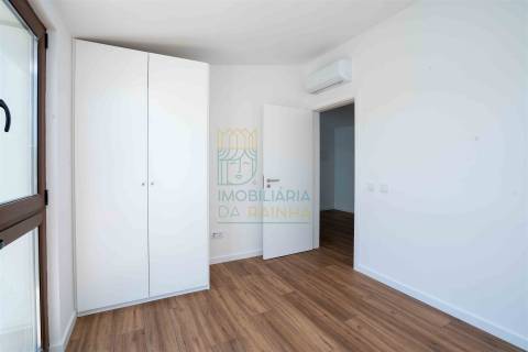 Moradia T5 com piscina e jardim