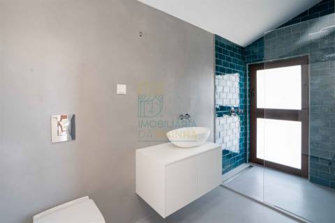 Moradia T5 com piscina e jardim