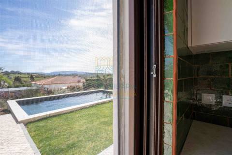 Moradia T5 com piscina e jardim