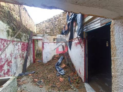 Moradia para Restaurar  Venda em Escalos de Cima e Lousa,Castelo Branco