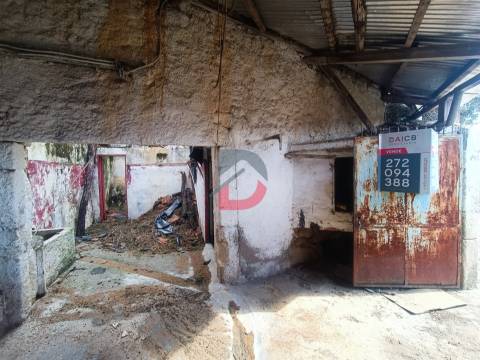 Moradia para Restaurar  Venda em Escalos de Cima e Lousa,Castelo Branco