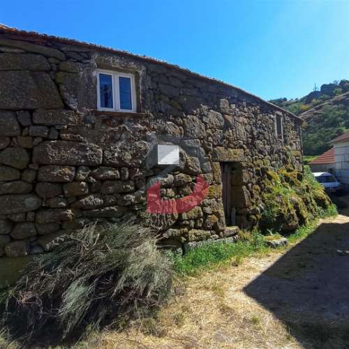 Moradia T2  para restaurar