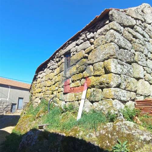 Moradia T2  para restaurar