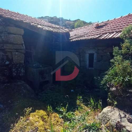 Moradia T2  para restaurar