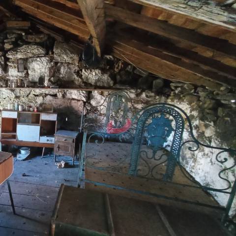 Moradia T2  para restaurar