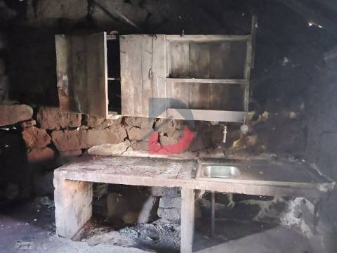 Moradia T2  para restaurar