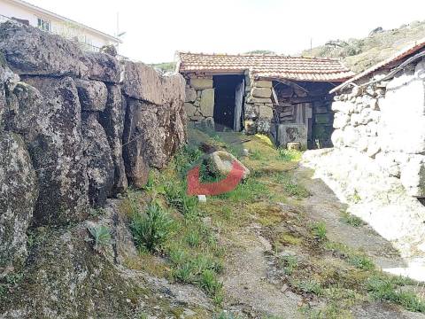 Moradia T2  para restaurar