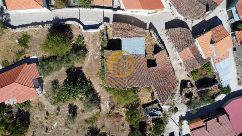 Casa em Pedra para Reabilitação Total – Seixo de Ansiães