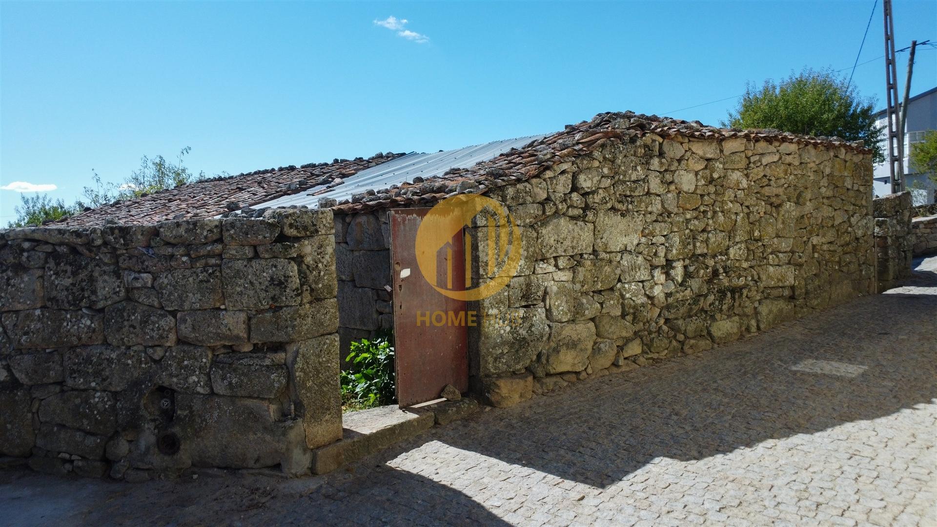Casa em Pedra para Reabilitação Total – Seixo de Ansiães