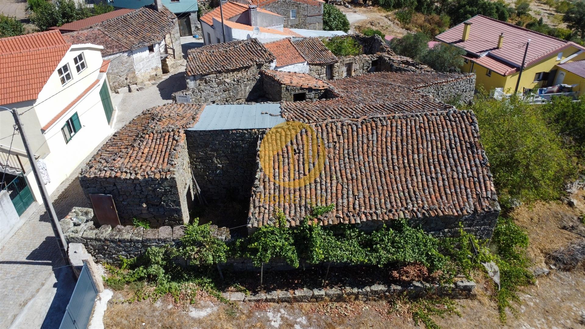 Casa em Pedra para Reabilitação Total – Seixo de Ansiães
