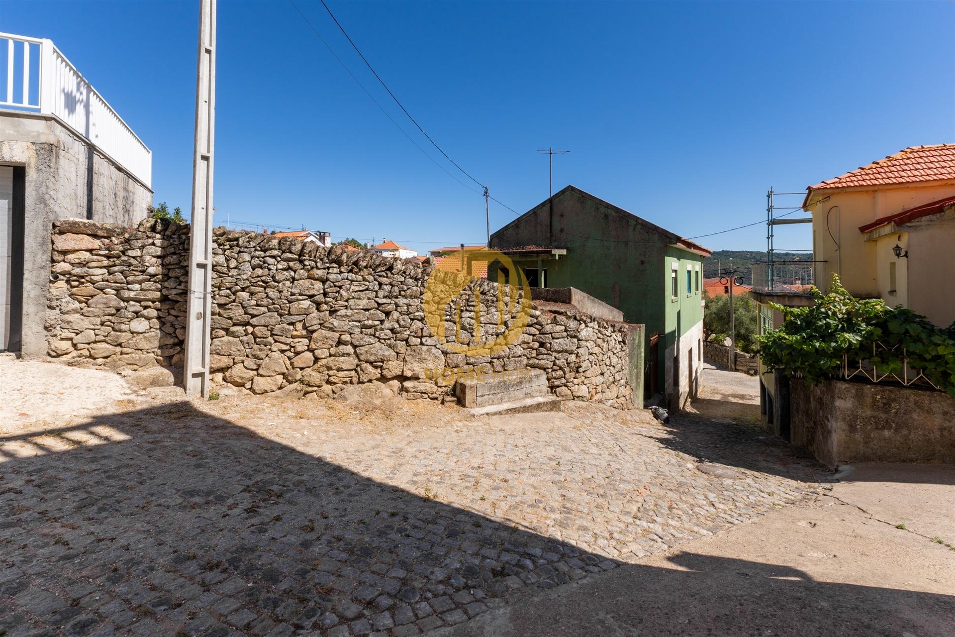 Moradia T3 com Quintal e Lagar em Funcionamento – Seixo de Ansiães