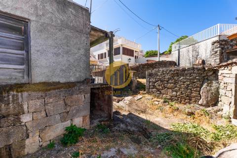 Moradia para reabilitar com Quintal e Lagar em Funcionamento – Seixo de Ansiães