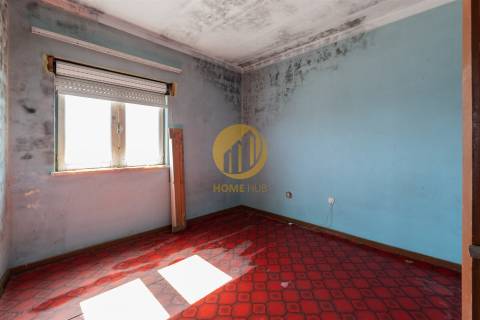 Moradia para reabilitar com Quintal e Lagar em Funcionamento – Seixo de Ansiães