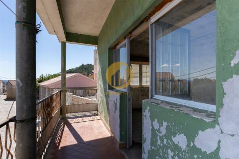 Moradia para reabilitar com Quintal e Lagar em Funcionamento – Seixo de Ansiães