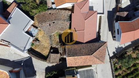 Moradia para Restaurar - Terreno com 313m2 e Lagar em Funcionamento – Seixo de Ansiães
