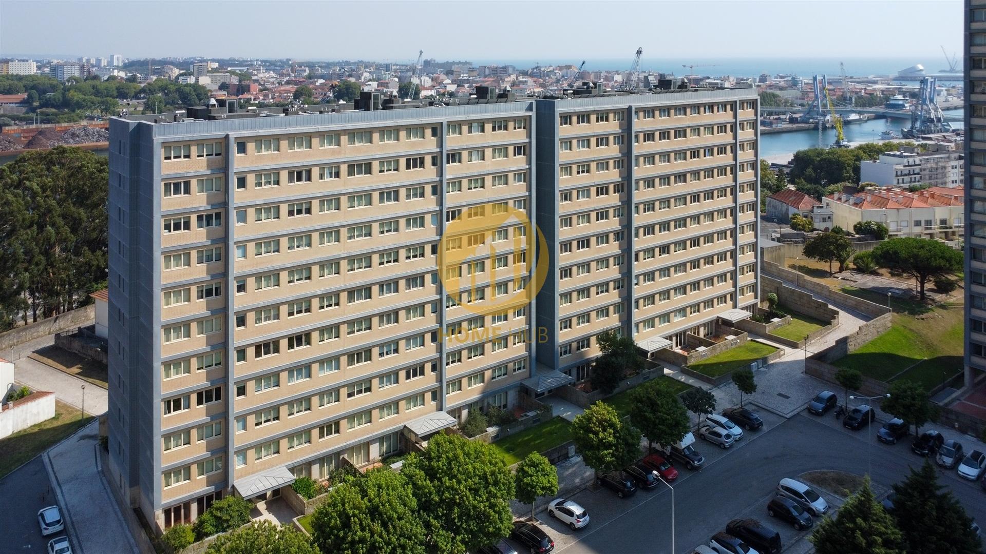 Apartamento T2 de Luxo, com piscina- Condomínio fechado Entre Quintas em Leça da Palmeira