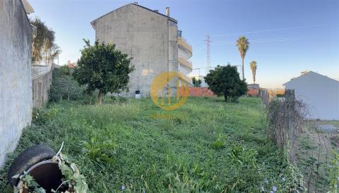 Excelente oportunidade para construir a casa dos seus sonhos ou investir com segurança