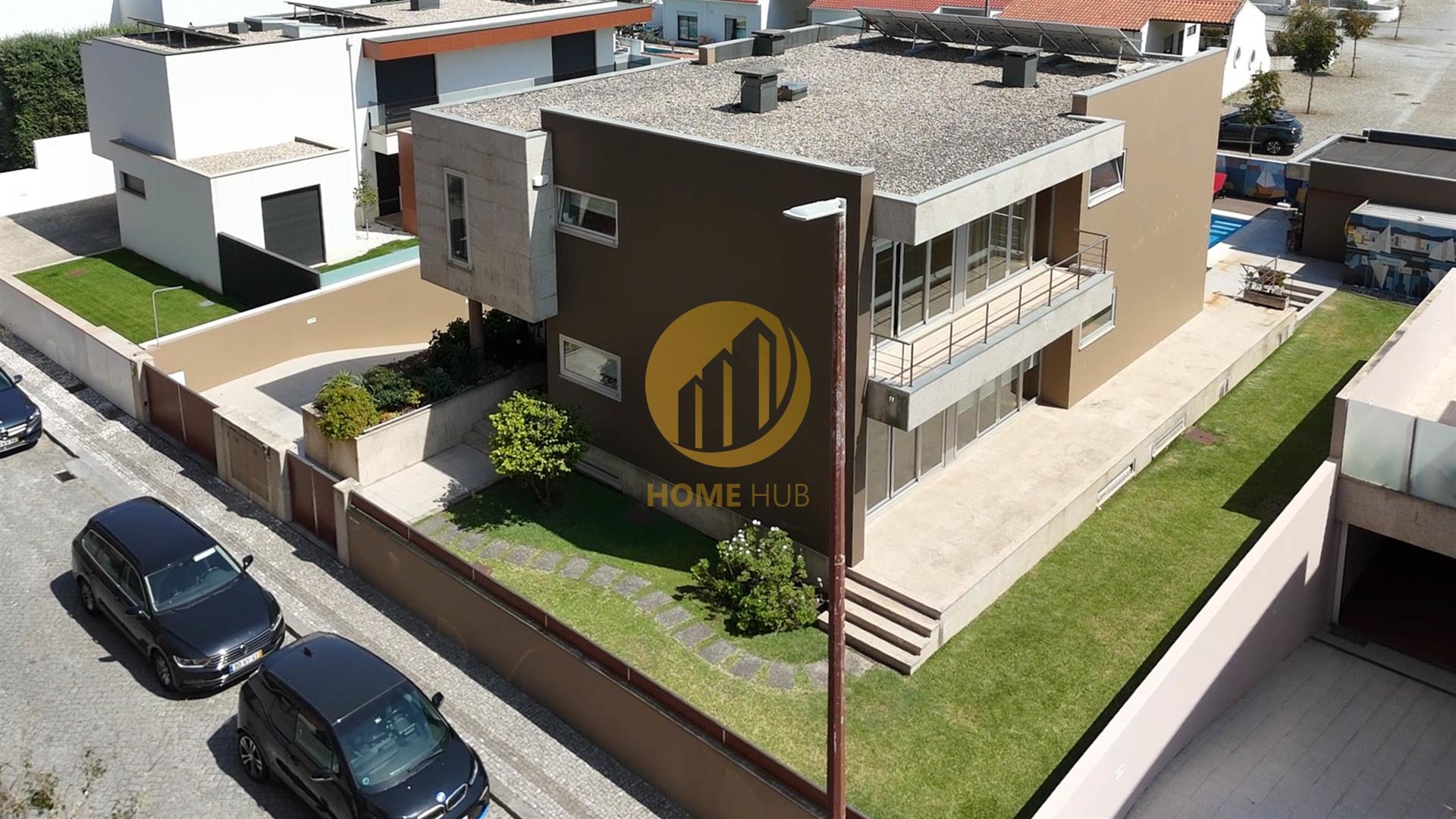 Moradia Contemporânea com Piscina & Jardim | Espaço, Luz e Conforto para Famílias Exigentes