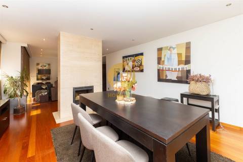 Moradia Contemporânea com Piscina & Jardim | Espaço, Luz e Conforto para Famílias Exigentes