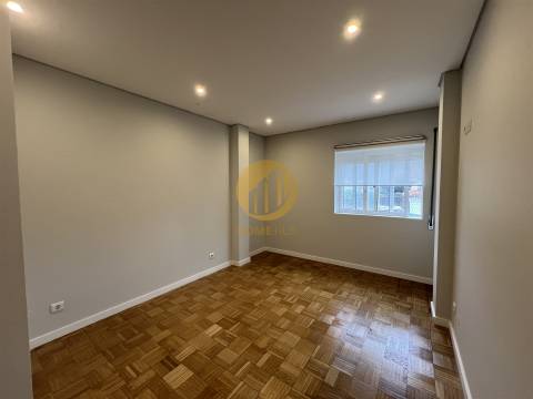 🏡 Oportunidade Única em Fânzeres – T2 Totalmente Remodelado! 🏡