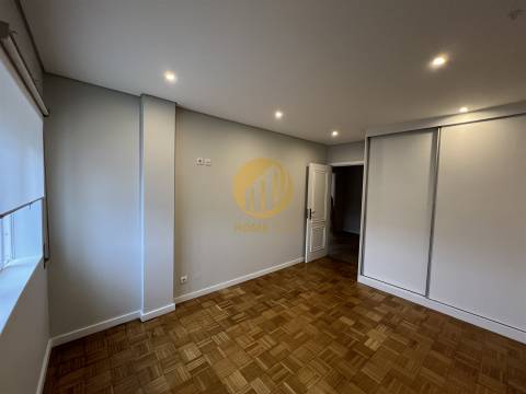 🏡 Oportunidade Única em Fânzeres – T2 Totalmente Remodelado! 🏡