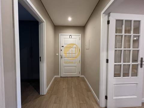 🏡 Oportunidade Única em Fânzeres – T2 Totalmente Remodelado! 🏡