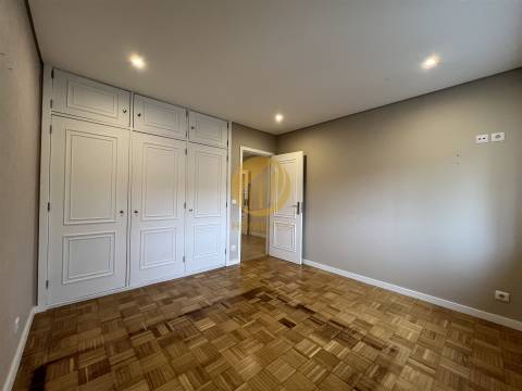 🏡 Oportunidade Única em Fânzeres – T2 Totalmente Remodelado! 🏡