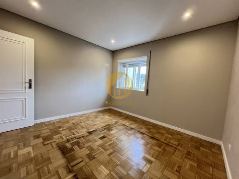 🏡 Oportunidade Única em Fânzeres – T2 Totalmente Remodelado! 🏡