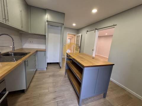 🏡 Oportunidade Única em Fânzeres – T2 Totalmente Remodelado! 🏡