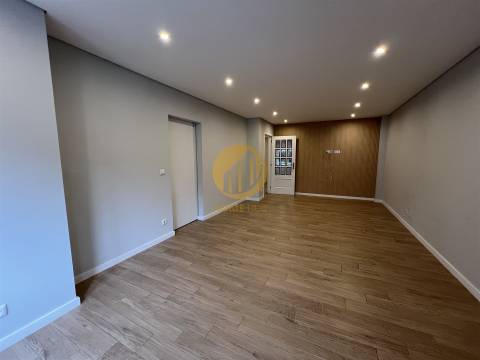 🏡 Oportunidade Única em Fânzeres – T2 Totalmente Remodelado! 🏡