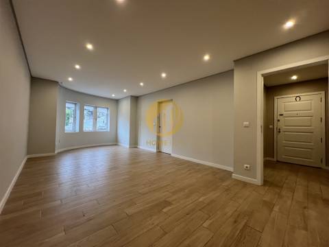 🏡 Oportunidade Única em Fânzeres – T2 Totalmente Remodelado! 🏡