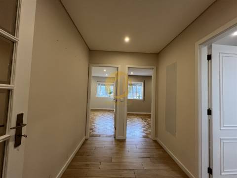 🏡 Oportunidade Única em Fânzeres – T2 Totalmente Remodelado! 🏡