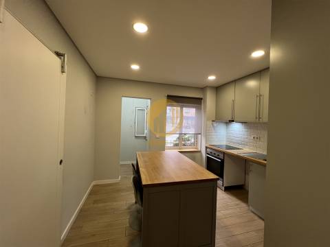 🏡 Oportunidade Única em Fânzeres – T2 Totalmente Remodelado! 🏡