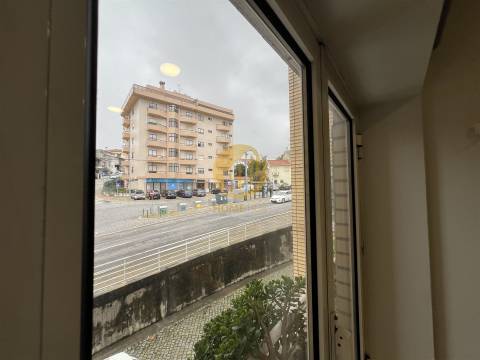 🏡 Oportunidade Única em Fânzeres – T2 Totalmente Remodelado! 🏡