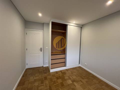 🏡 Oportunidade Única em Fânzeres – T2 Totalmente Remodelado! 🏡