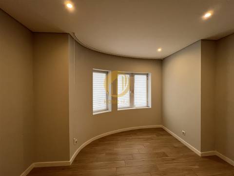 🏡 Oportunidade Única em Fânzeres – T2 Totalmente Remodelado! 🏡