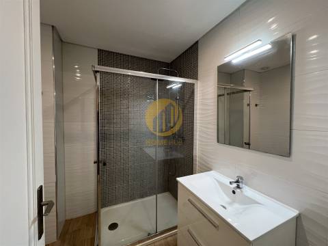 🏡 Oportunidade Única em Fânzeres – T2 Totalmente Remodelado! 🏡