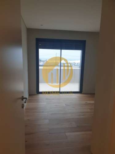 T1 com Piscina, Vista Mar, Garagem e Terraço – Perafita/Lavra