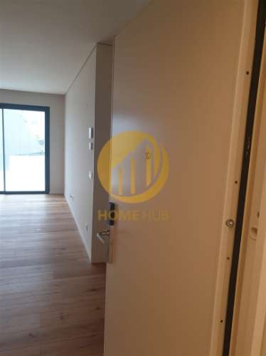 T1 com Piscina, Vista Mar, Garagem e Terraço – Perafita/Lavra