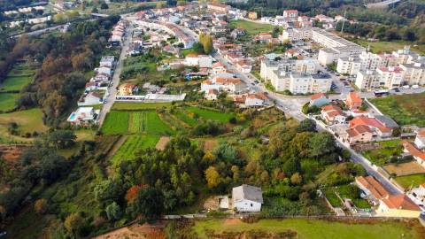 Oportunidade Única! Moradia para Reabilitar com Terreno Superior a 6.000 m²