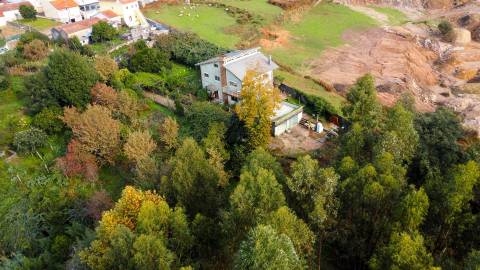Oportunidade Única! Moradia para Reabilitar com Terreno Superior a 6.000 m²