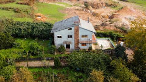 Oportunidade Única! Moradia para Reabilitar com Terreno Superior a 6.000 m²