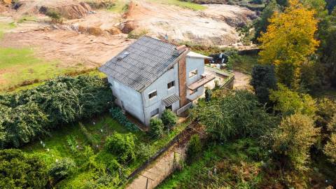 Oportunidade Única! Moradia para Reabilitar com Terreno Superior a 6.000 m²