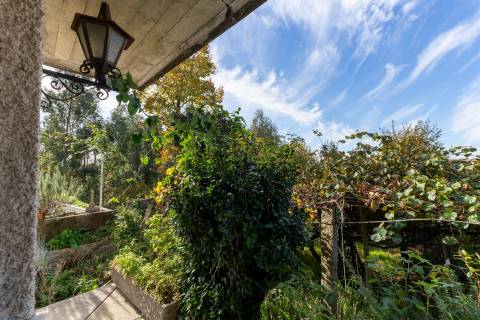 Oportunidade Única! Moradia para Reabilitar com Terreno Superior a 6.000 m²