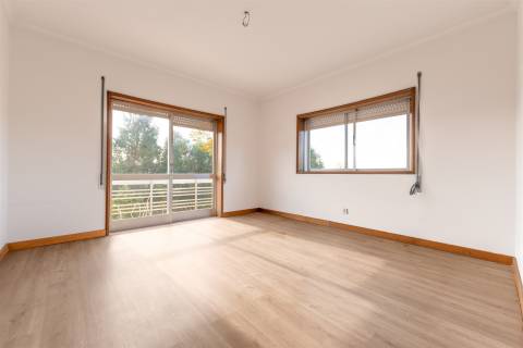 Oportunidade Única! Moradia para Reabilitar com Terreno Superior a 6.000 m²