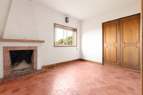 Oportunidade Única! Moradia para Reabilitar com Terreno Superior a 6.000 m²