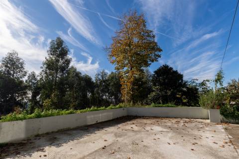 Oportunidade Única! Moradia para Reabilitar com Terreno Superior a 6.000 m²