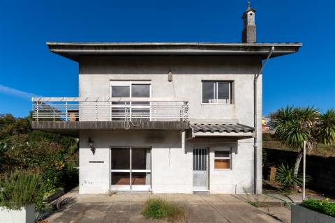 Oportunidade Única! Moradia para Reabilitar com Terreno Superior a 6.000 m²