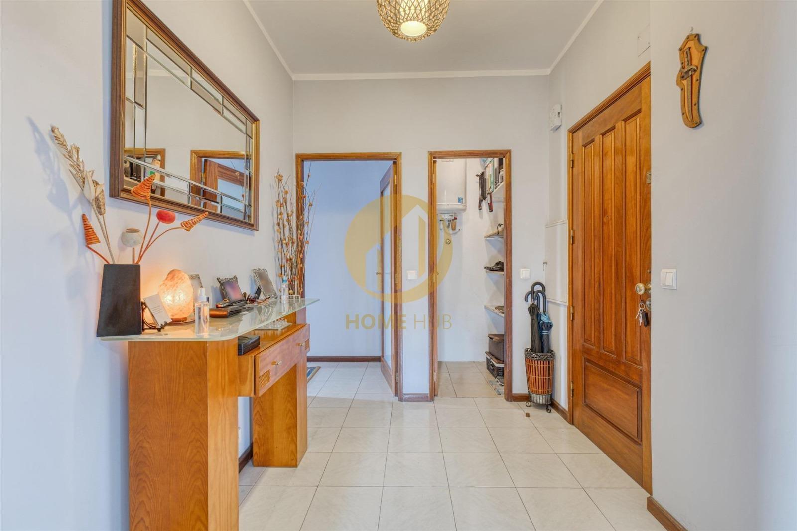 Apartamento T2, com cozinha renovada, em Baguim do Monte